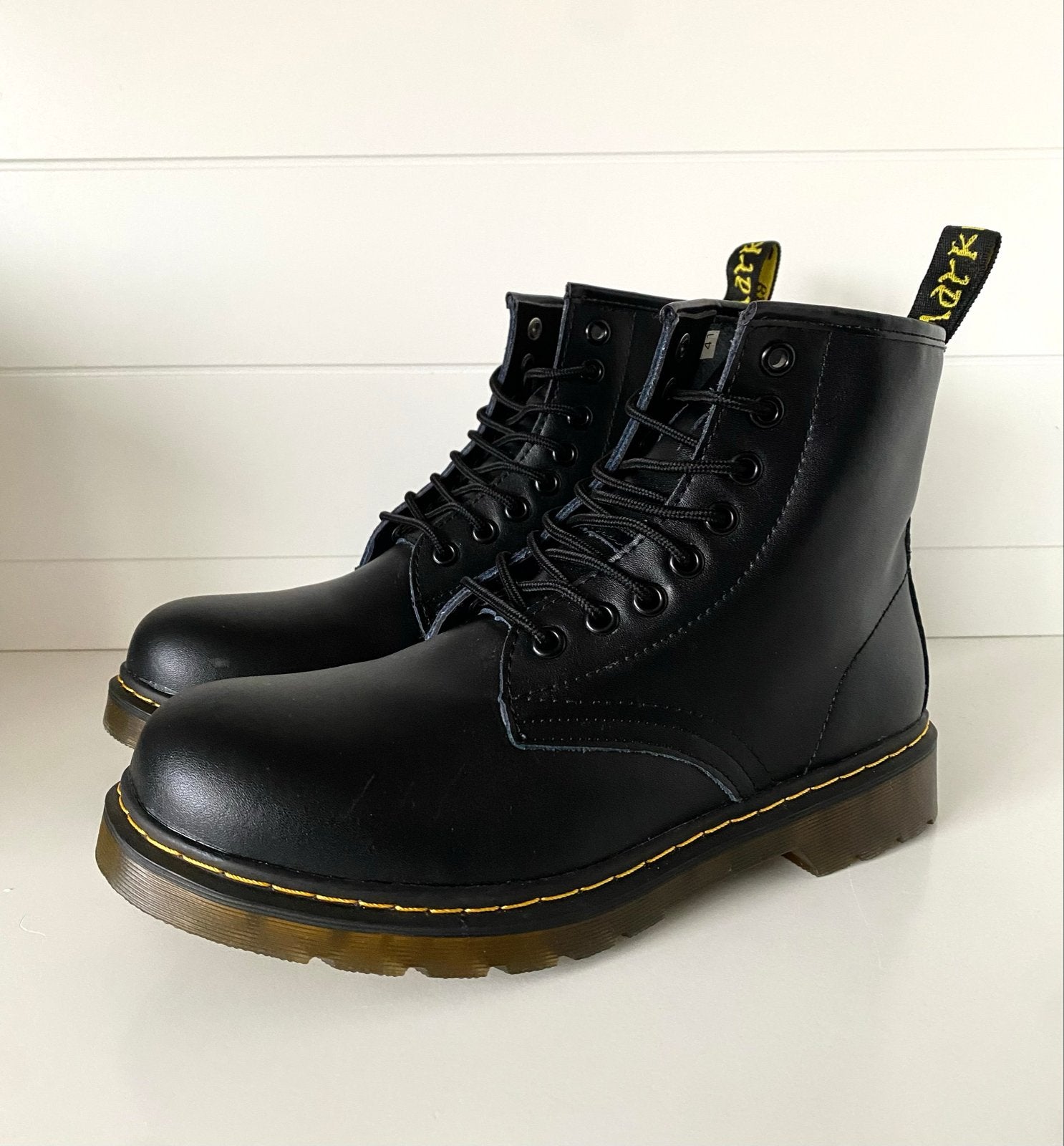 Leren Zwarte Dr. Martens-stijl laarzen - Maat 41, Kleding | Dames, Schoenen, Ophalen of Verzenden, Nieuw, Zwart, Lage of Enkellaarzen