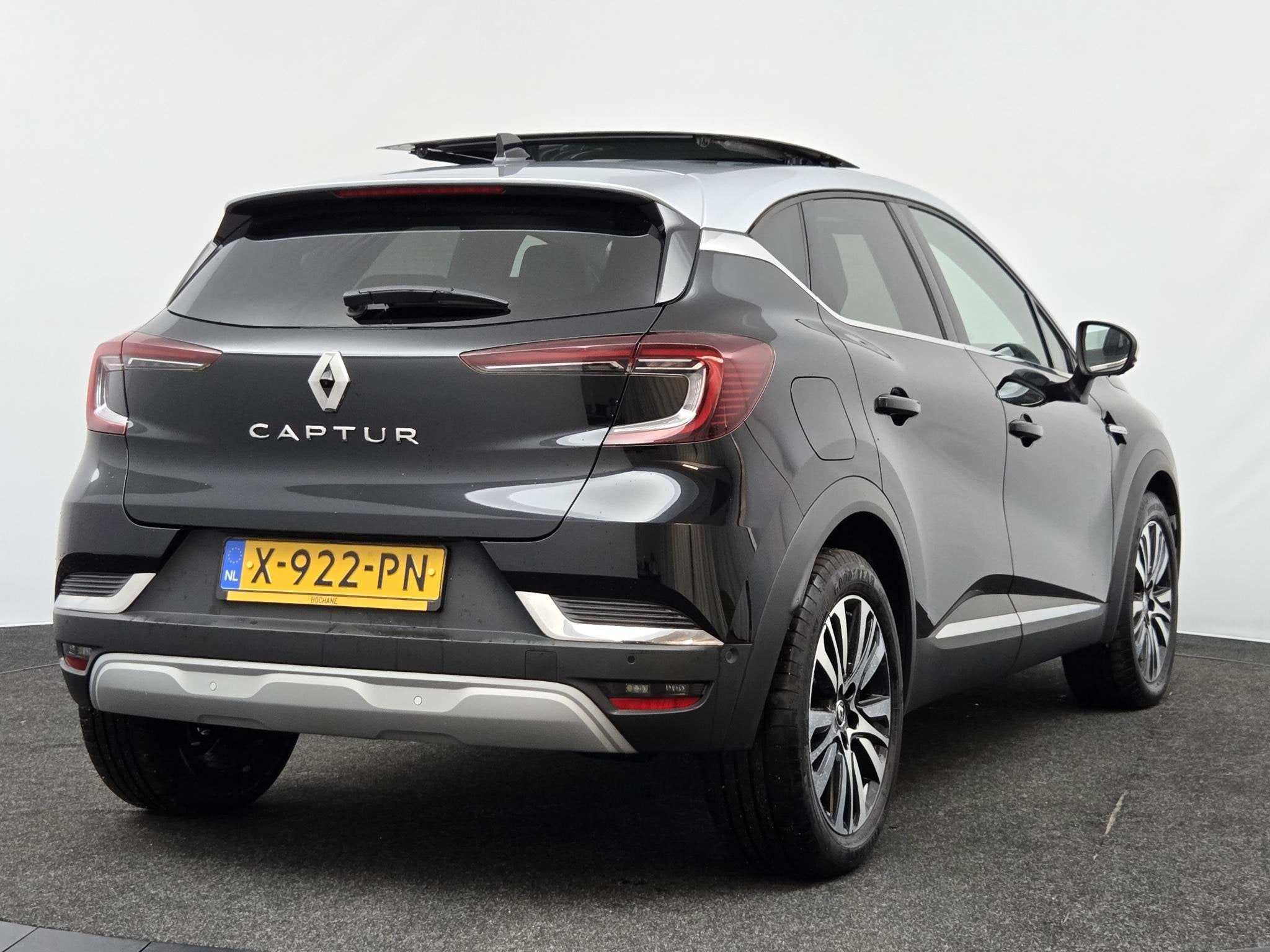 Renault Captur 1.3 mild hybrid 160 iconic | Panoramadak | 36, Auto's, Gebruikt, 4 cilinders, Met garantie (alle), Zwart