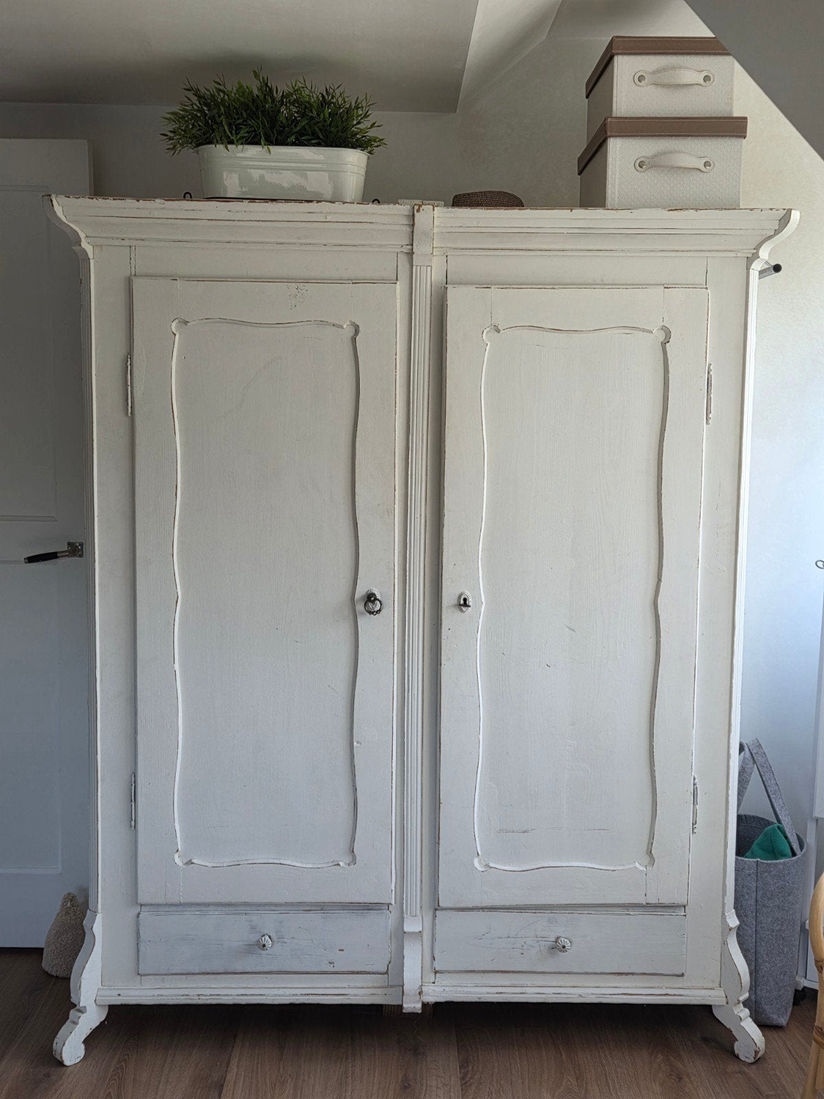Wit brocante antiek houten kledingkast, Antiek en Kunst, Ophalen