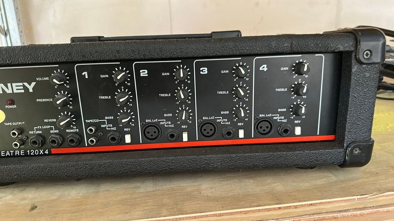 Laney Theatre 120x4 versterker met 2x Theatre 300 speakers, Ophalen, Gebruikt, Minder dan 500 watt, P.A.