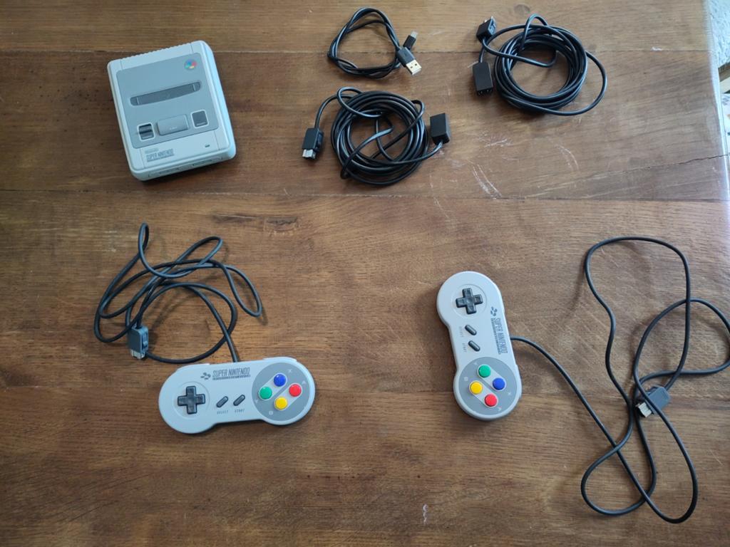 Super Nintendo Mini, Spelcomputers en Games, Spelcomputers | Nintendo Super NES, Ophalen of Verzenden, Zo goed als nieuw, Met 2 controllers