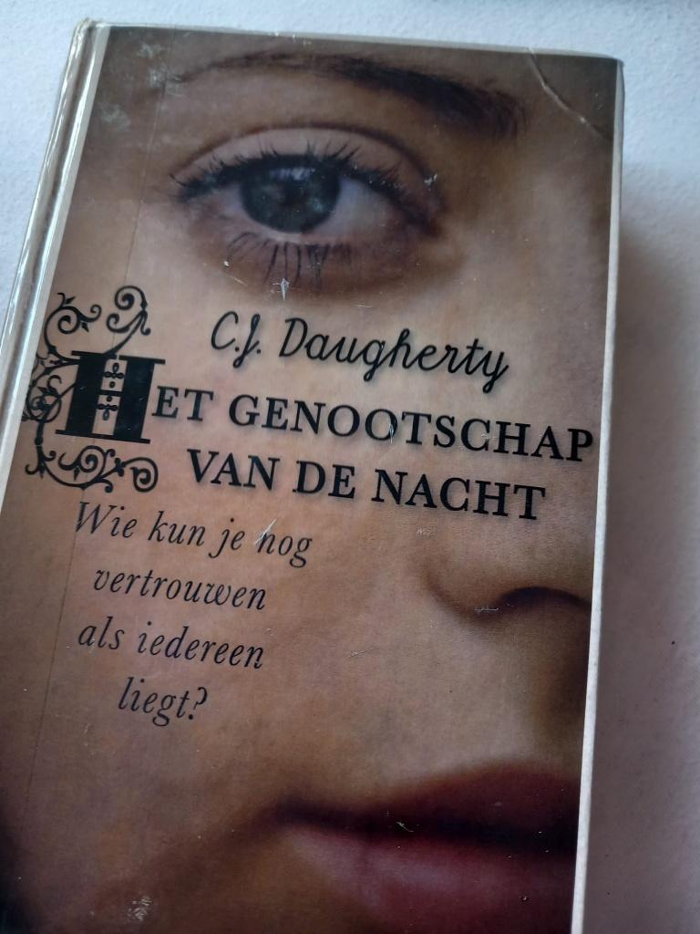 Het genootschap van de nacht, Ophalen of Verzenden, Gelezen