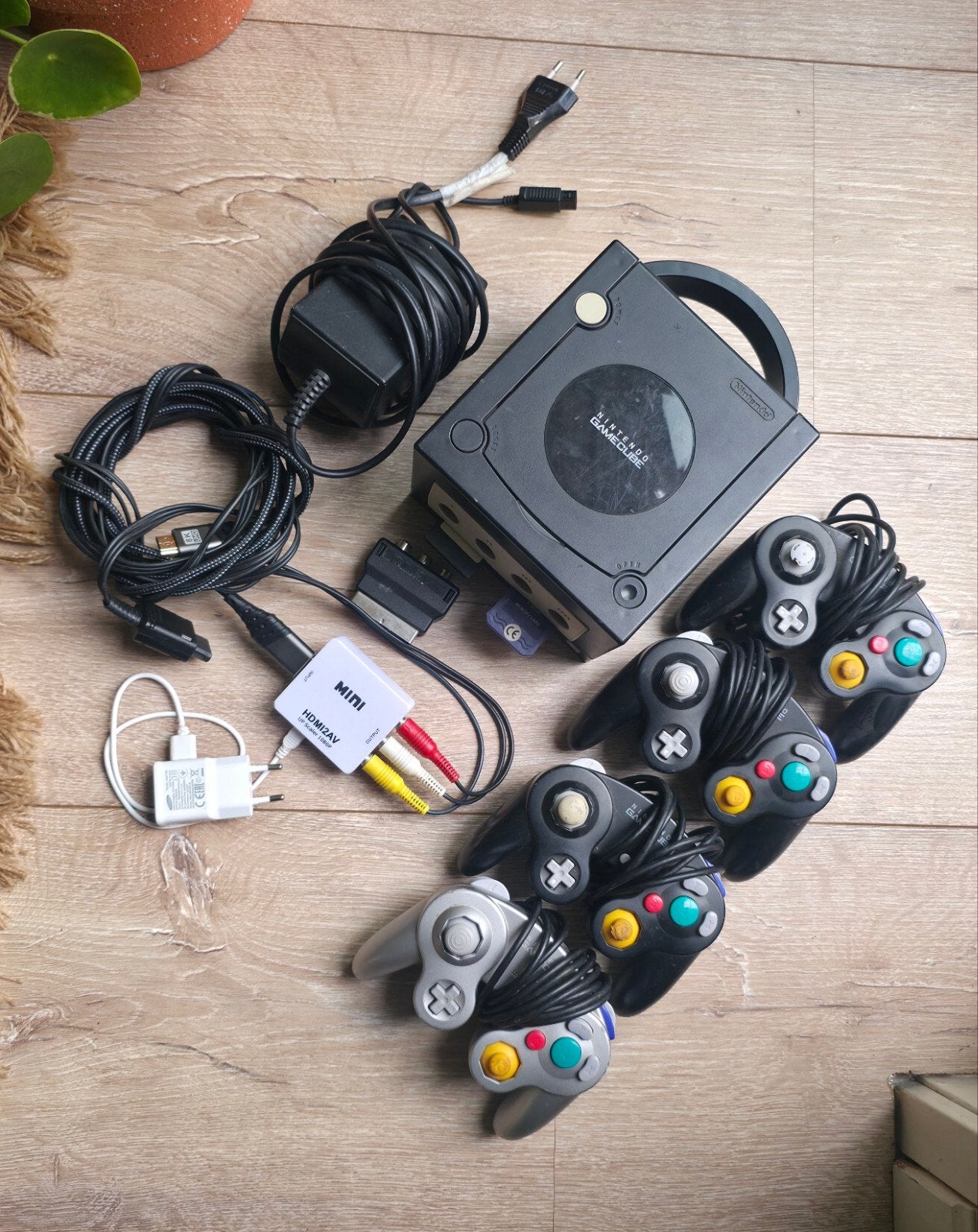 Nintendo GameCube compleet met 4 controllers, Spelcomputers en Games, Spelcomputers | Nintendo GameCube, Gebruikt, Zwart, Met 3 controllers of meer