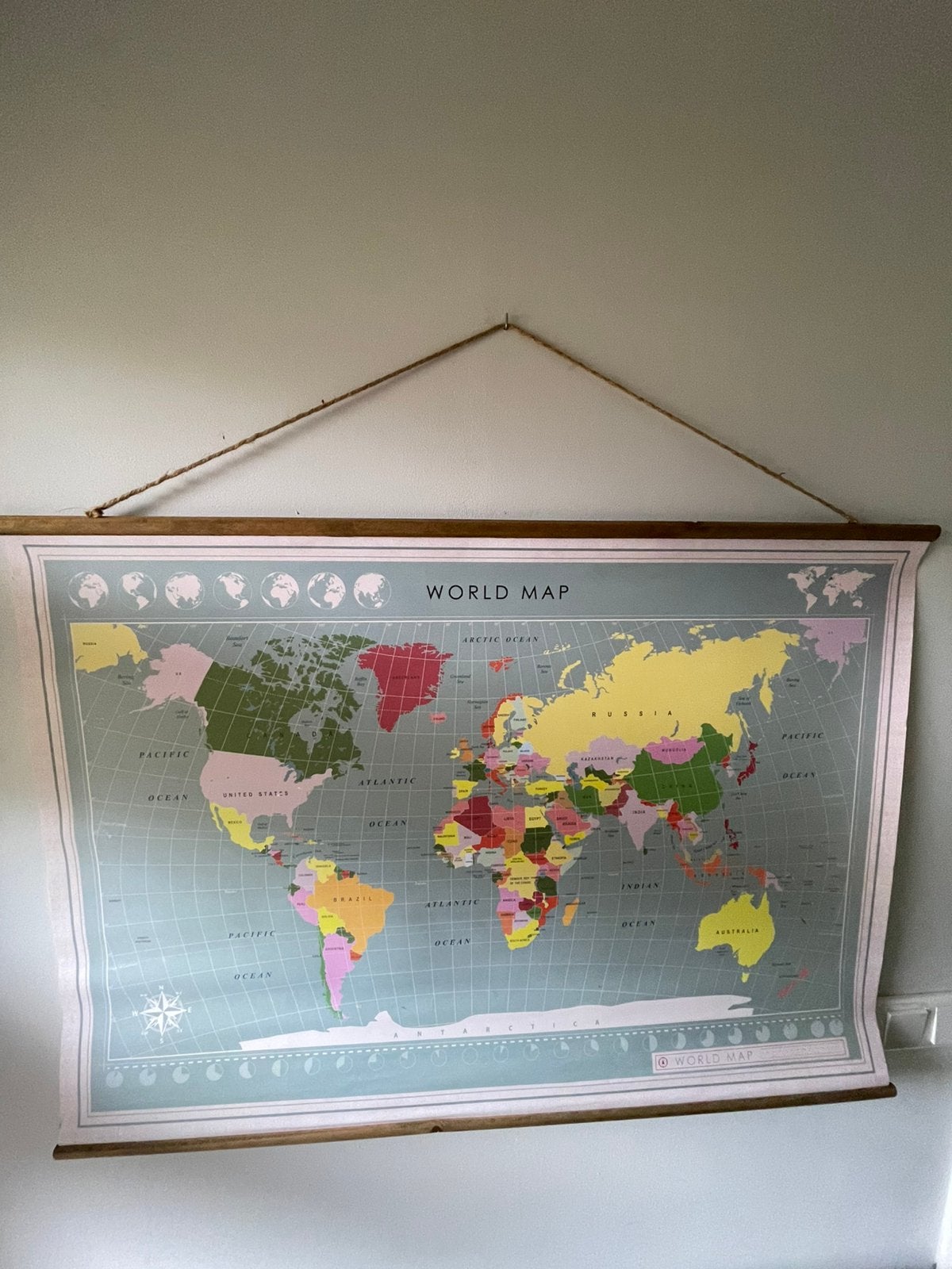 Wereldkaart 1.00m x 0.73 . Alleen ophalen., Ophalen, Zo goed als nieuw, Wandhanger
