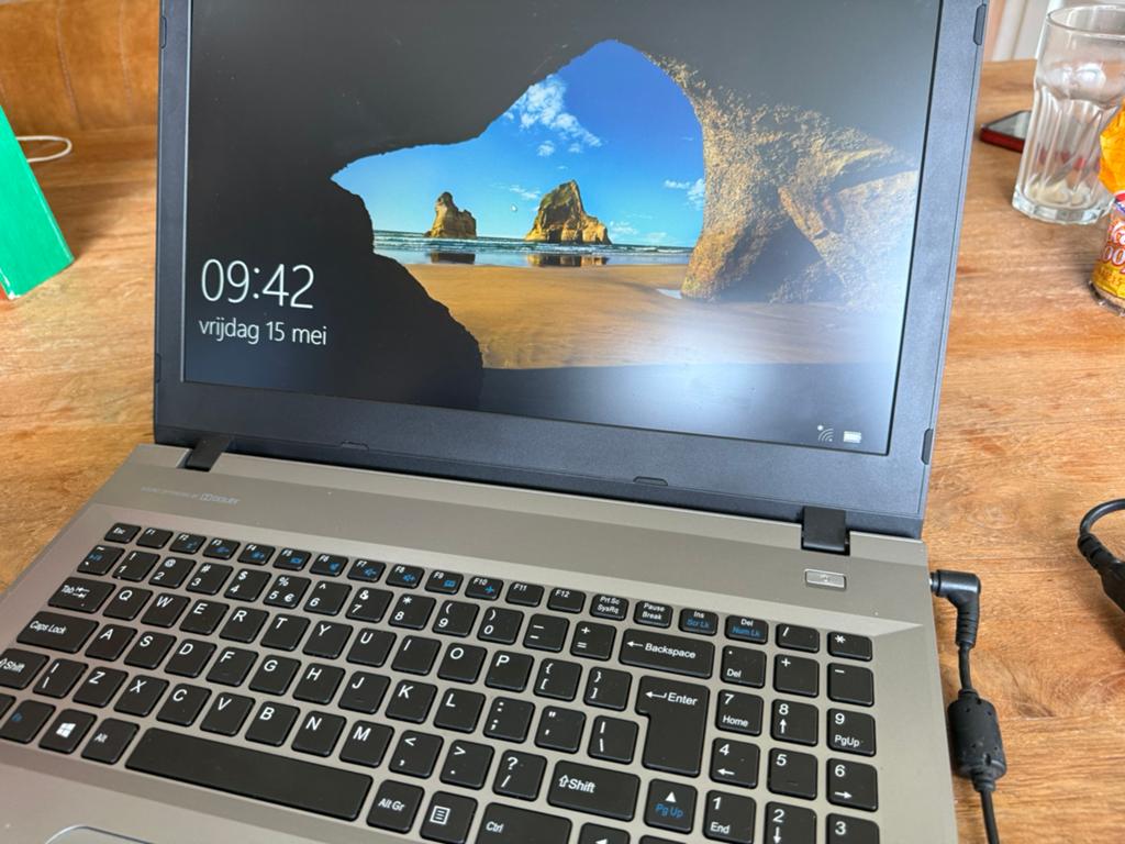 Laptop voor school, Computers en Software, Windows Laptops, Gebruikt, 15 inch, SSD, 2 tot 3 Ghz, 4 GB, Qwerty, Ophalen