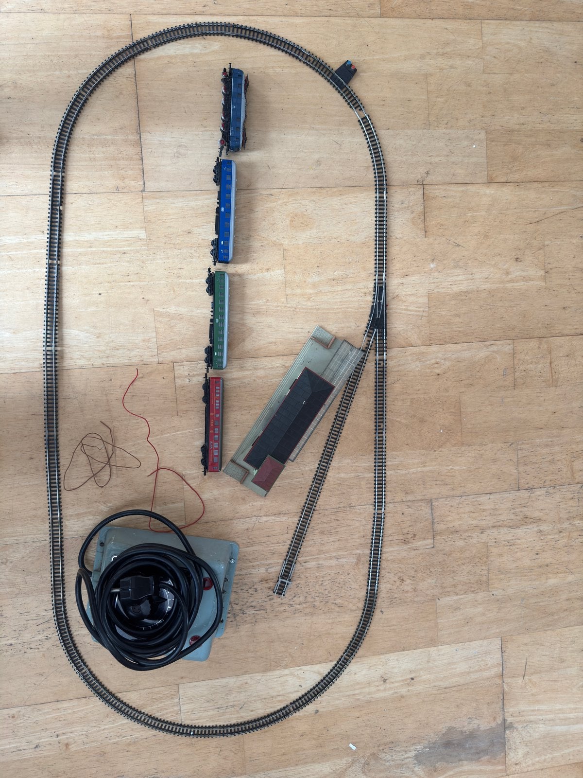 Minitrix/ Arnold E18 Startset met station | 1/160 N spoor, Arnold, Gelijkstroom, Ophalen of Verzenden, Analoog