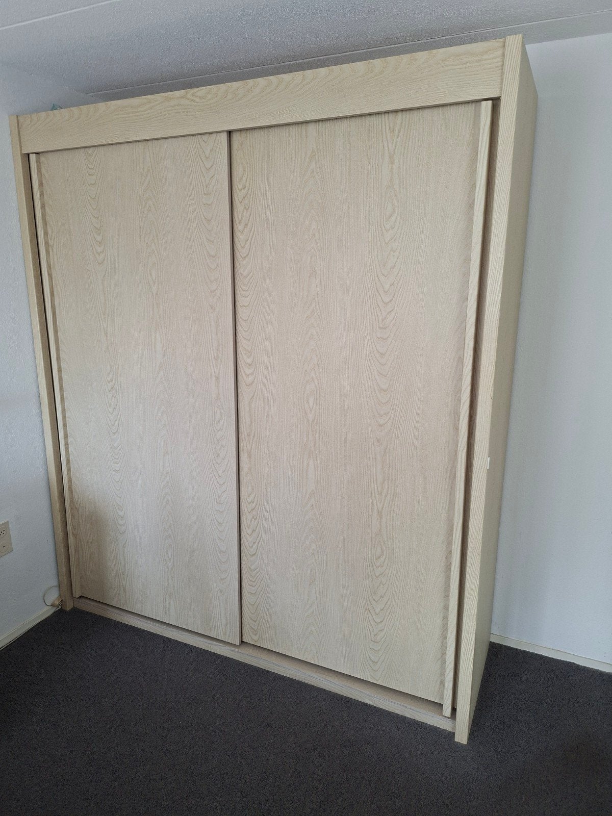 Kledingkast met schuifdeuren - Licht hout, Huis en Inrichting, Ophalen, Gebruikt, 200 cm of meer, Met plank(en)