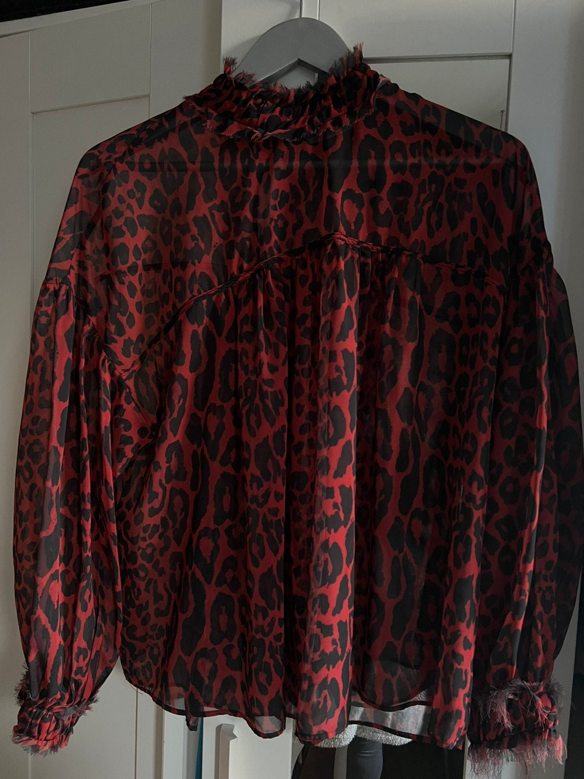 Zara blouse rood zwart leopard maat M, Ophalen of Verzenden, Zo goed als nieuw, Maat 38/40 (M), Zwart