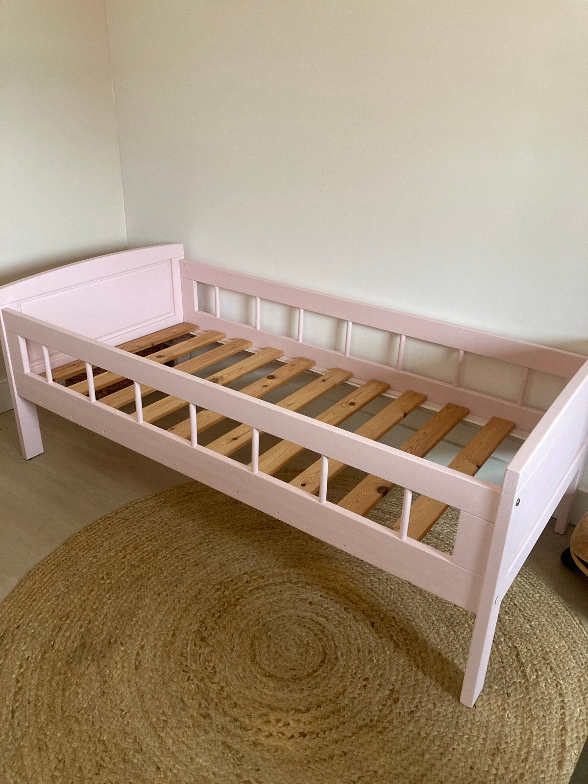 Peuter kinder bed houten roze met lattenbodem, Ophalen, Gebruikt, 190 cm of minder, 80 cm