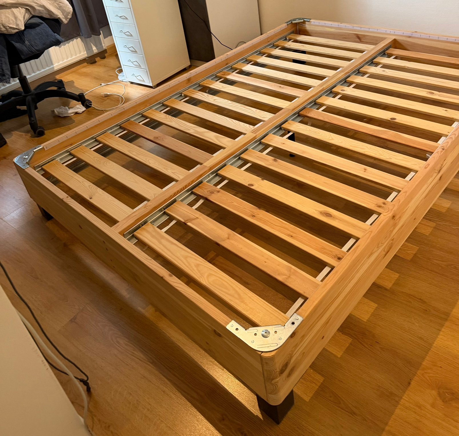 Bedbodem Lyngör met binnenveringsmatrassen 140 x 200, Huis en Inrichting, Ophalen, Gebruikt, Tweepersoons, 140 cm