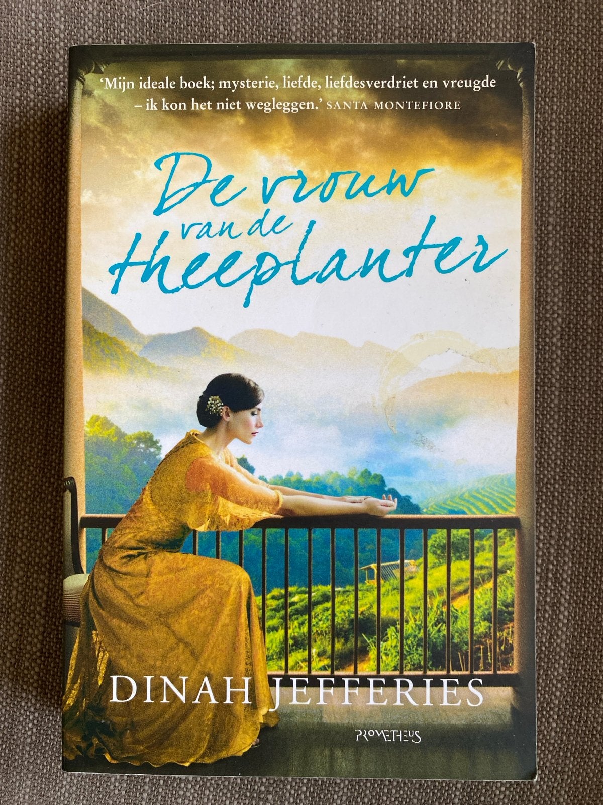Dinah Jefferies - De vrouw van de theeplanter, Boeken, Ophalen of Verzenden, Zo goed als nieuw, Dinah Jefferies
