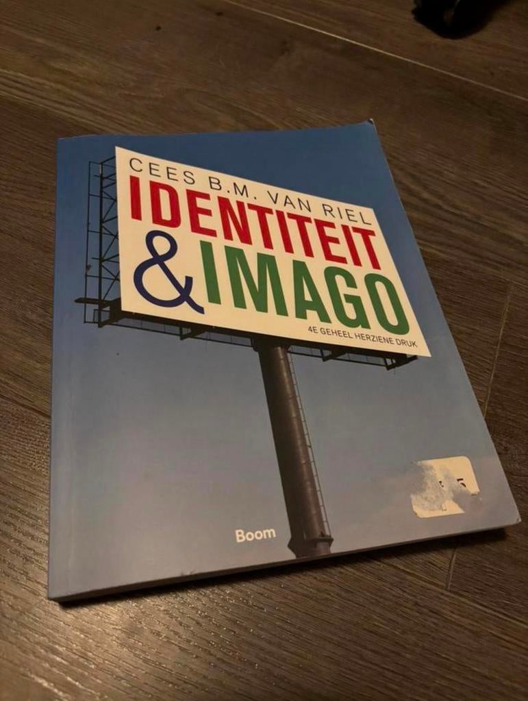 Boek Identiteit & Imago - Cees B.M. van Riel, Boeken, Ophalen of Verzenden, Zo goed als nieuw, Economie en Marketing