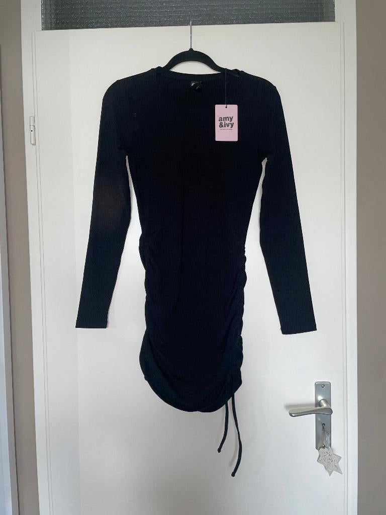 amy & ivy zwart rib gedrapeerde jurk little black dress mt M, Maat 38/40 (M), Zwart, Ophalen of Verzenden, Knielengte