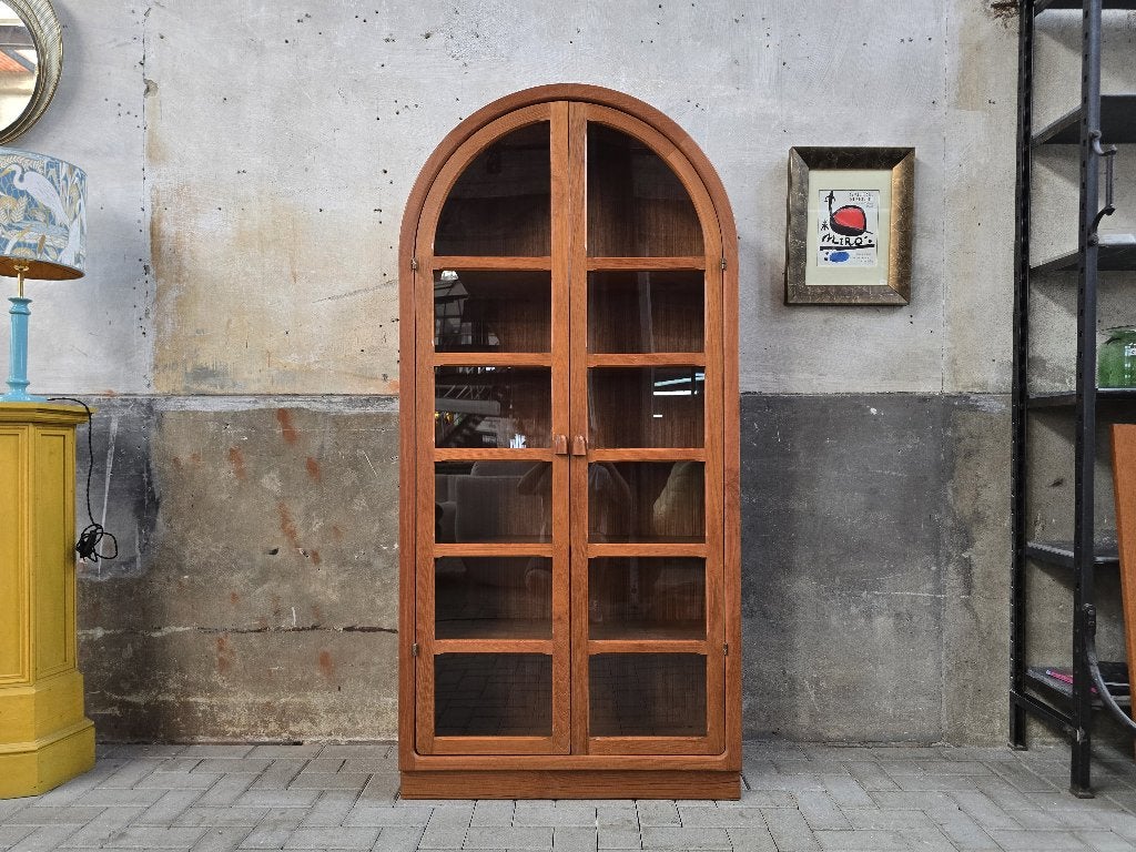 Deens Design Vitrinekast Teak Vintage Jaren 80 Vitrine Kast, Grenenhout, Vintage Mid Century Deens Design Jaren 80, 150 tot 200 cm