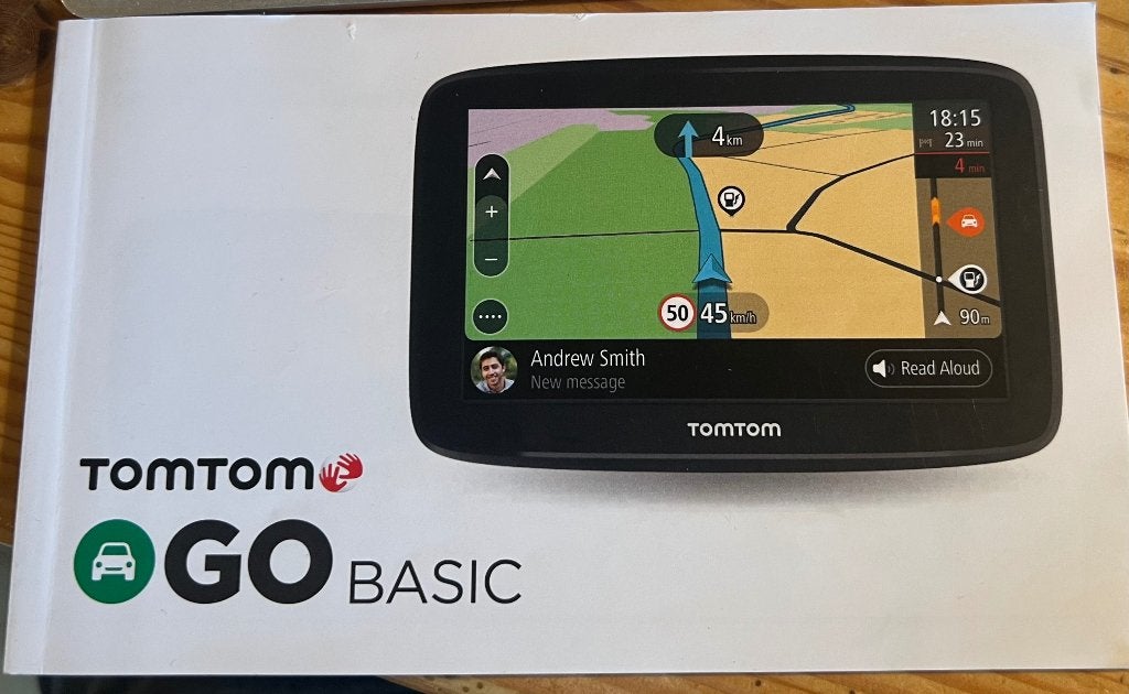 TomTom GO Basic Navigatiesysteem (2024 kaarten), Ophalen of Verzenden, Zo goed als nieuw