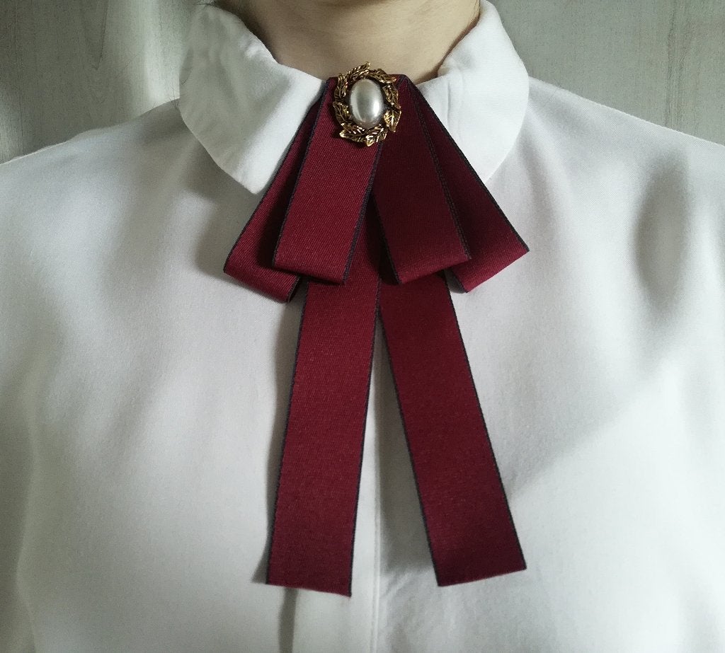 Rode Strik met Broche, Sieraden, Tassen en Uiterlijk, Overige Accessoires, Ophalen of Verzenden, Nieuw