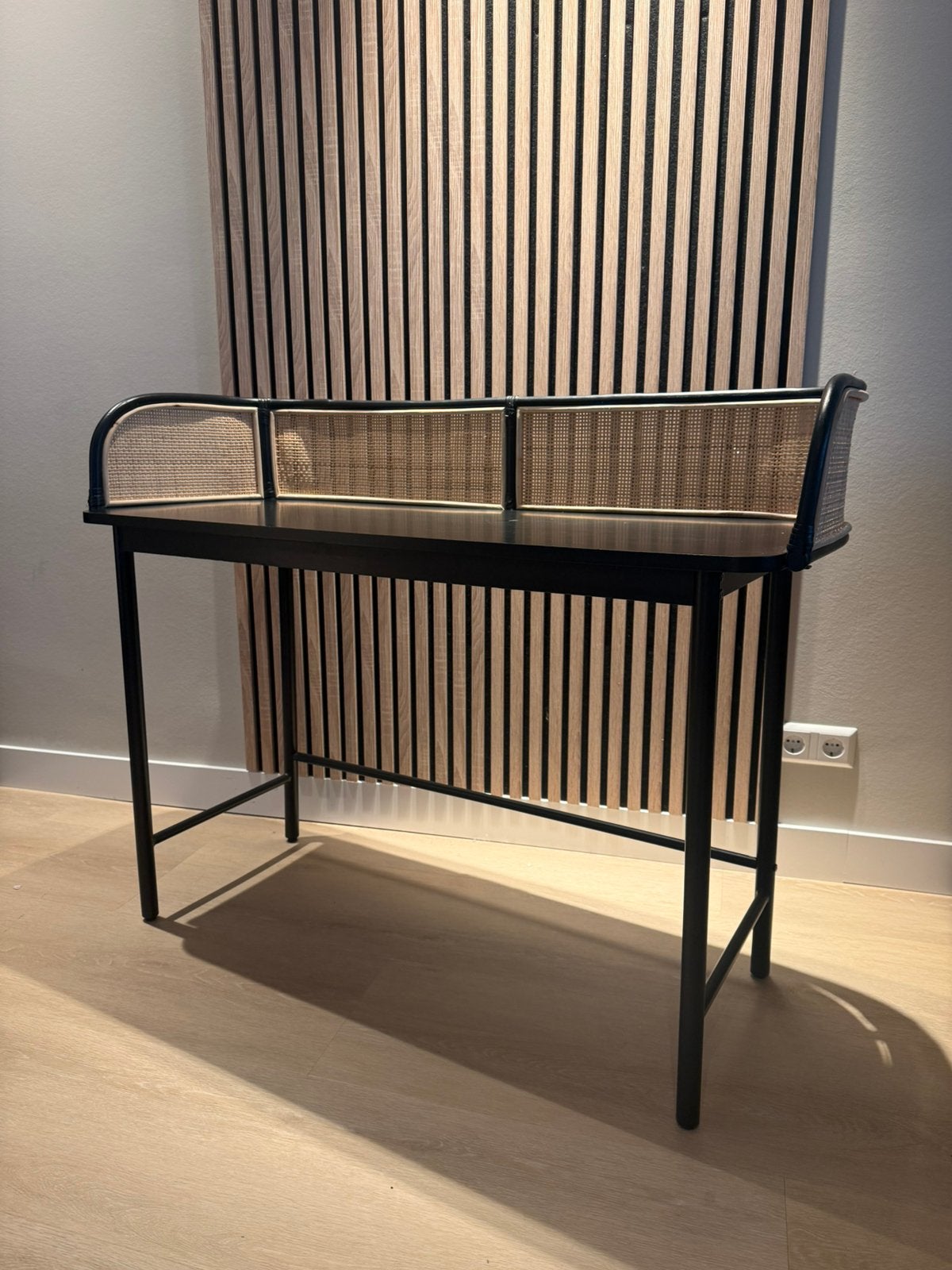 Bureau / side table, Huis en Inrichting, Tafels | Sidetables, Ophalen, 100 tot 150 cm, Zo goed als nieuw, 25 tot 50 cm