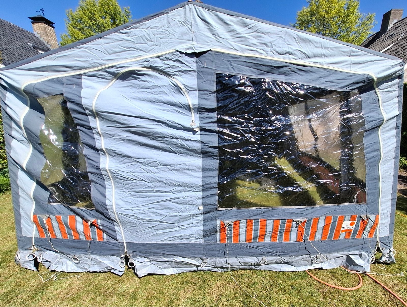 De Wit bungalowtent 4 personen 2 slaapcabines-, Ophalen, Zo goed als nieuw, Tot en met 4