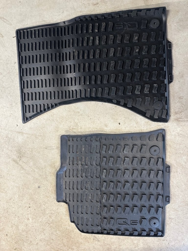 2 originele Audi Q5 8R rubberen automatten voorzijde, Ophalen, Zo goed als nieuw