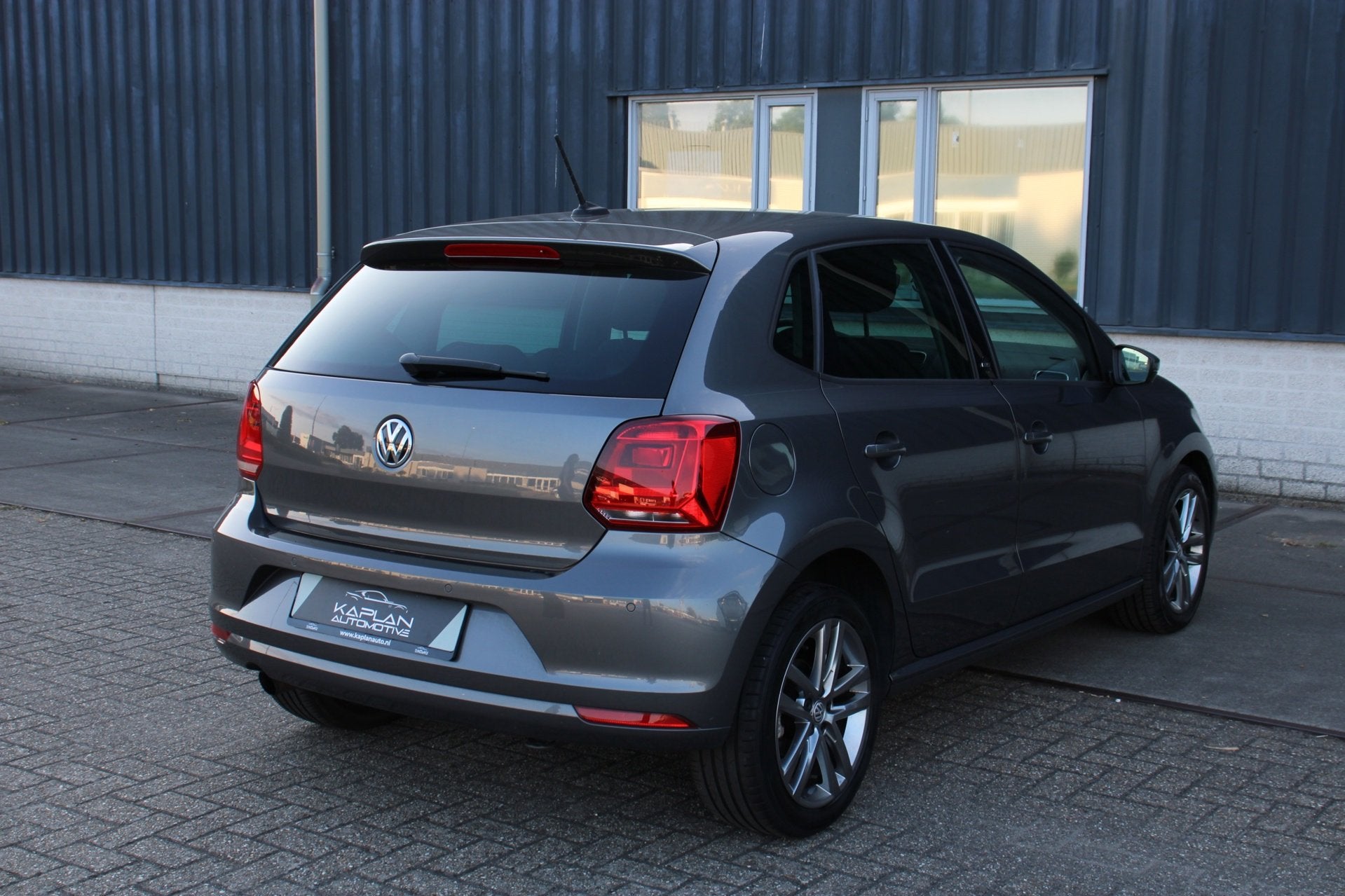 Volkswagen Polo 1.2 TSI Sound Beats LED Cruise CarPlay Stoel, Stof, Gebruikt, Zwart, 4 cilinders