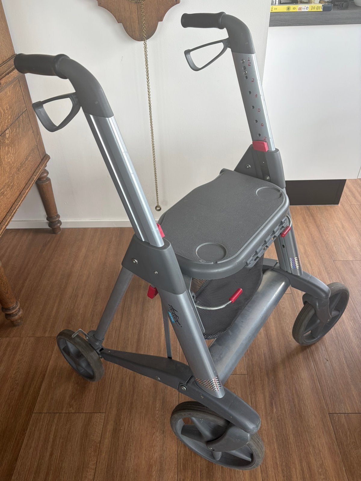 Lichte rollator en verstelbare wandelstok, Diversen, Rollators, Gebruikt, Lichtgewicht, Opvouwbaar, Ophalen