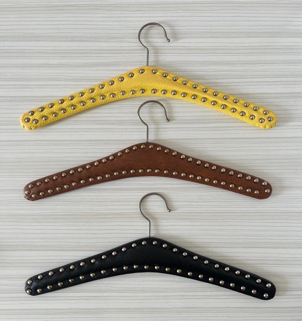 Set van 3 kledinghangers met studs - Geel en Bruin, Ophalen, Gebruikt, Kunststof
