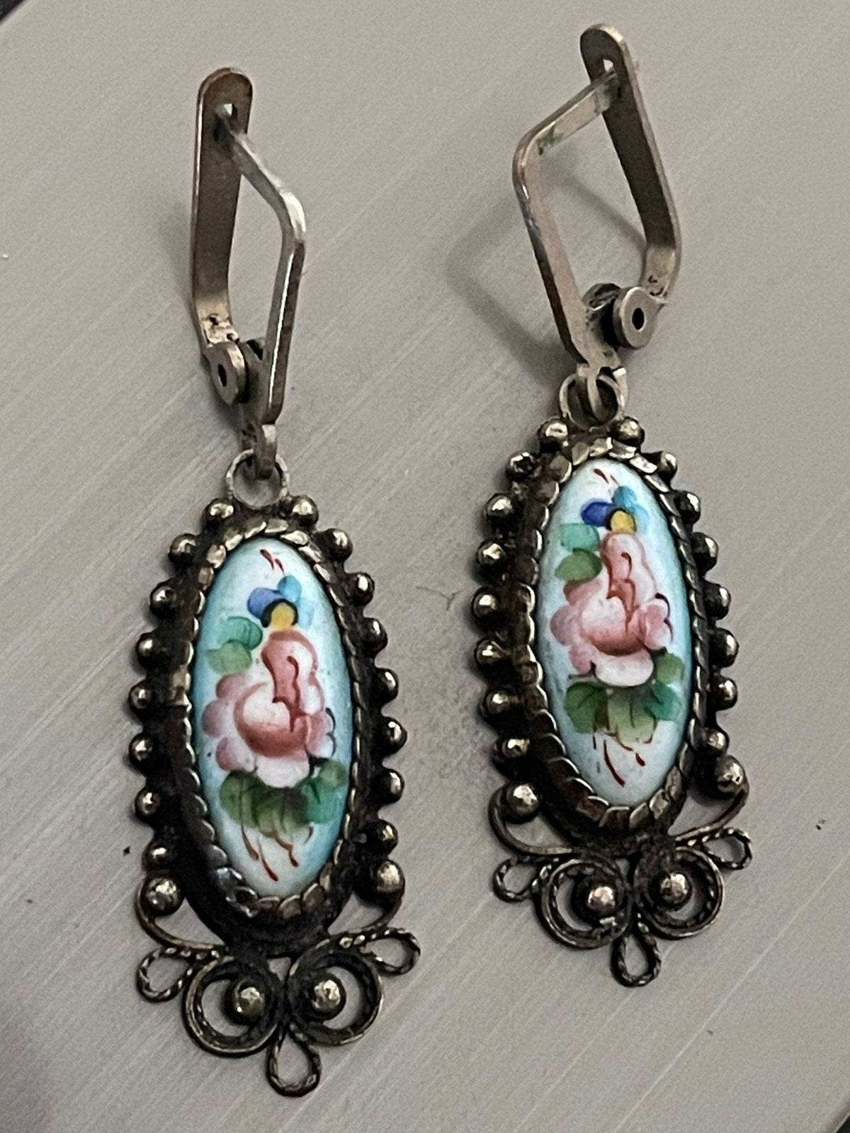 Antieke oorbellen met porselein, Sieraden, Tassen en Uiterlijk, Antieke sieraden, Ophalen of Verzenden, Overige materialen