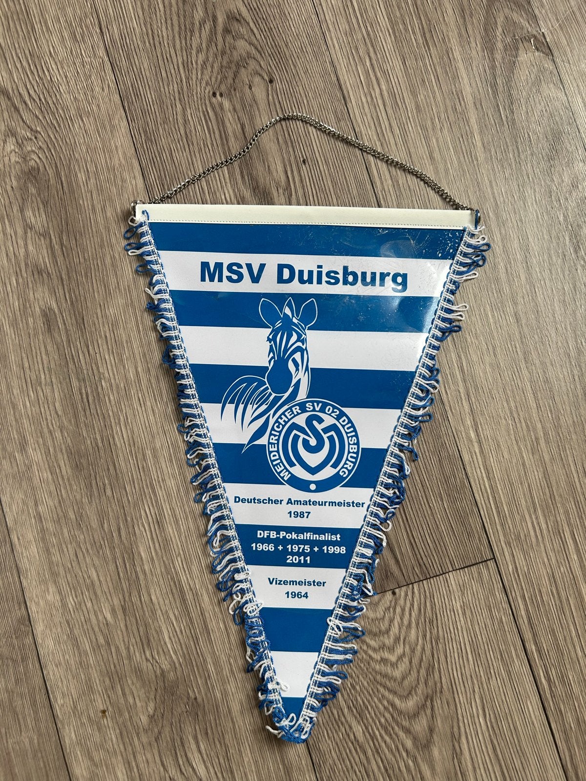 MSV Duisburg Puntvaan - Voetbal Memorabilia, Ophalen of Verzenden, Zo goed als nieuw, Buitenlandse clubs, Vaantje of Sjaal