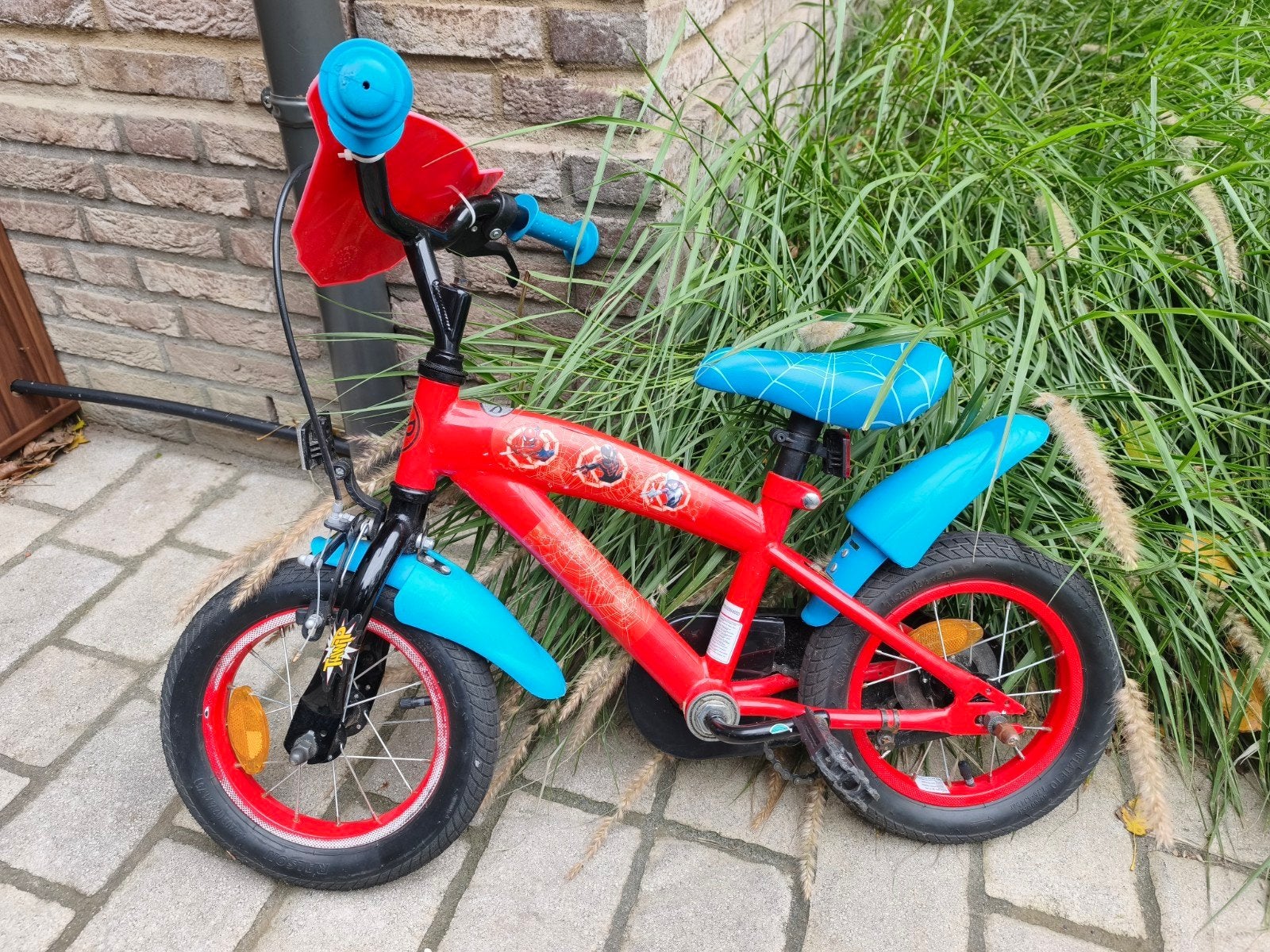 Volare Ultimate Spider-man kinderfiets 12 inch, Ophalen, Zijwieltjes, Gebruikt, Velgrem
