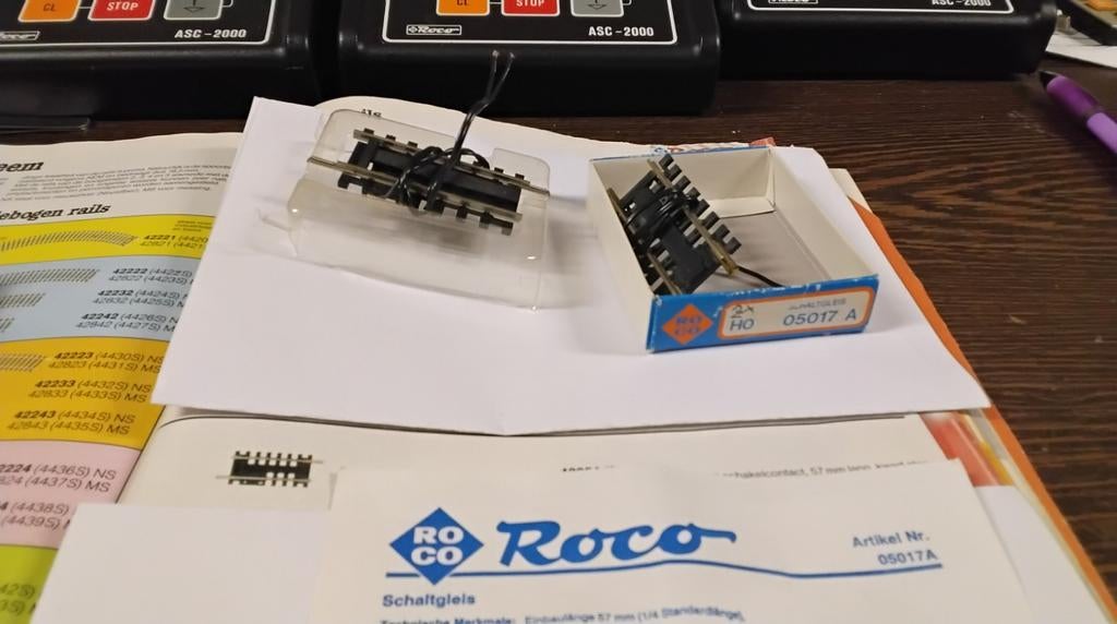 Roco 2x 5017a schakel rails 10 euro
Zie foto's voor een goed, Hobby en Vrije tijd, Gelijkstroom, Rails, Ophalen of Verzenden, Zo goed als nieuw