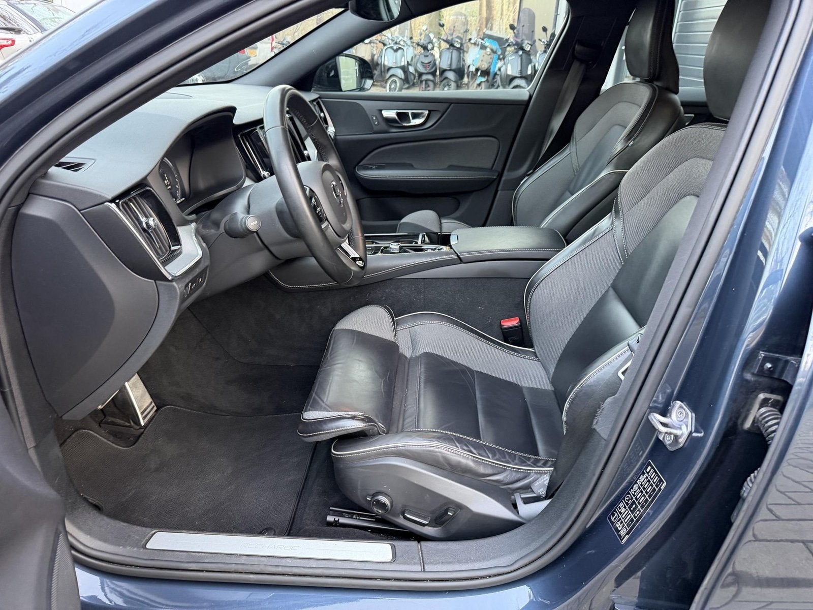 Volvo V60 2.0 T6 Recharge AWD R-Design (bj 2021, automaat), Gebruikt, Euro 6, 4 cilinders, Blauw