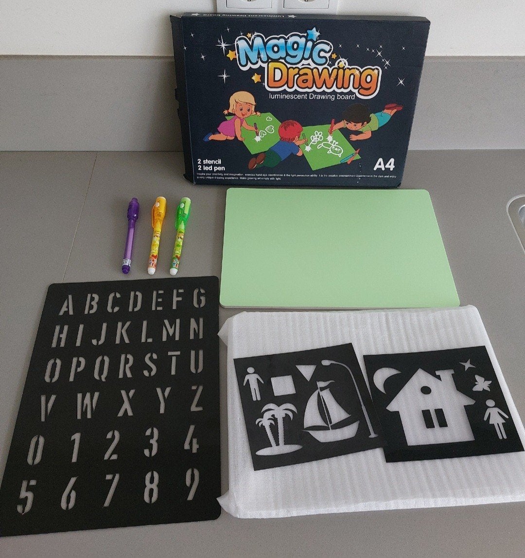 Magic Drawing Luminescent Tekenbord met Stencils en LED Pen, Ophalen of Verzenden, Zo goed als nieuw, Knutselen, Met licht