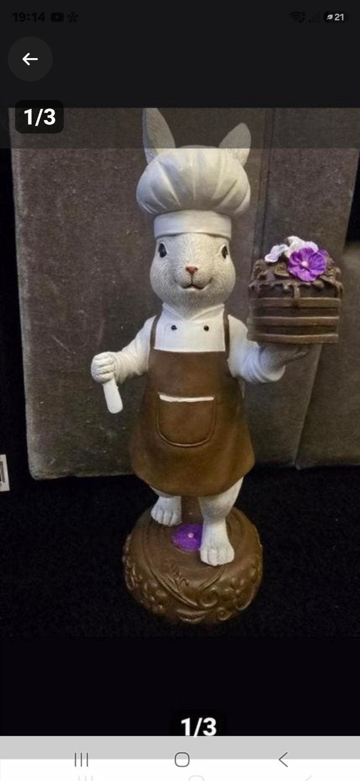 Een charmant beeldje van een konijn verkleed als bakker, Ophalen of Verzenden, Nieuw, Dier