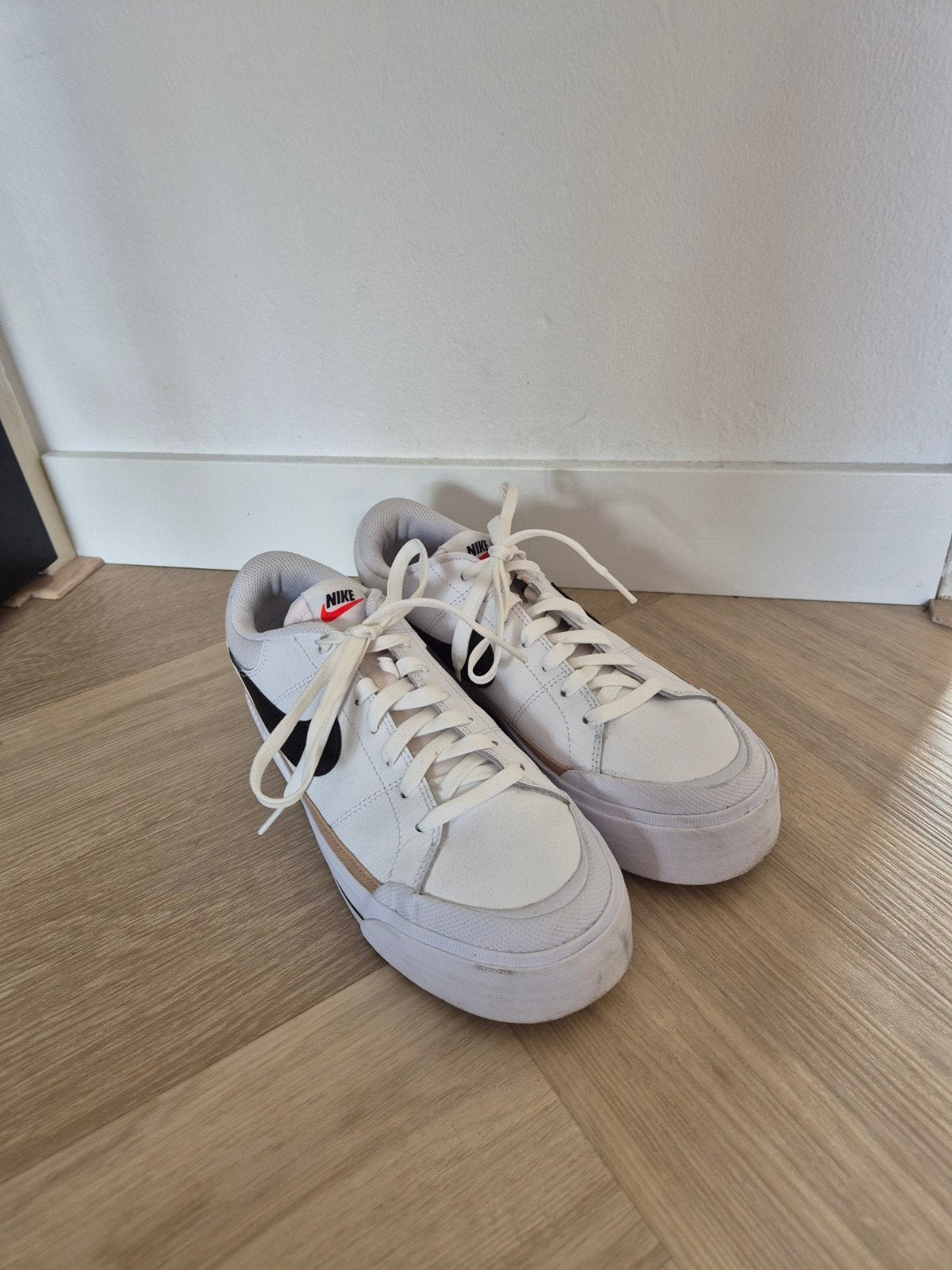 Zo goed als nieuwe nike court legacy lift sneakers maat 41, Wit, Ophalen of Verzenden, NIKE., Sneakers of Gympen
