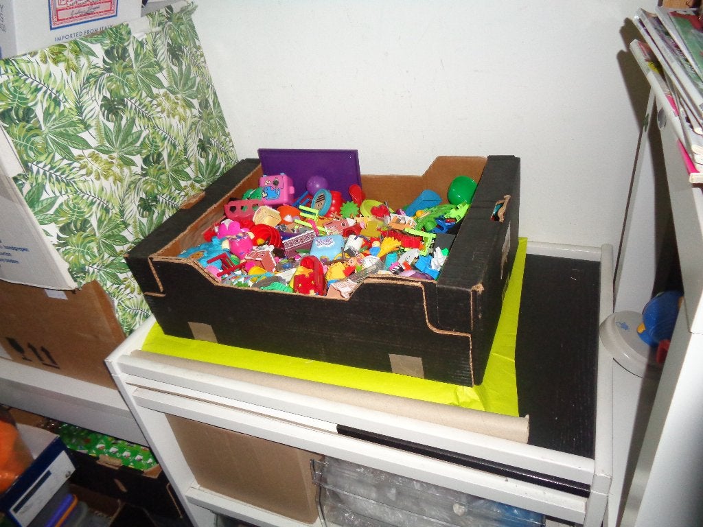 GROTE DOOS MET KNUTSEL PLASTIC BIEDEN VANAF € 3,50, Hobby en Vrije tijd, Knutselen, Ophalen, Gebruikt, Kunststof, Knutselmateriaal
