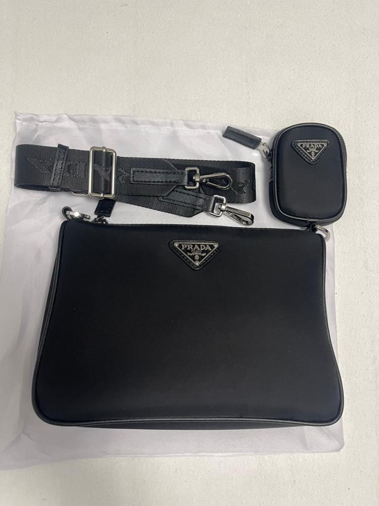 Prada Re-Nylon messenger bag, Sieraden, Tassen en Uiterlijk, Tassen | Schoudertassen, Nieuw, Overige merken, Zwart, Ophalen of Verzenden