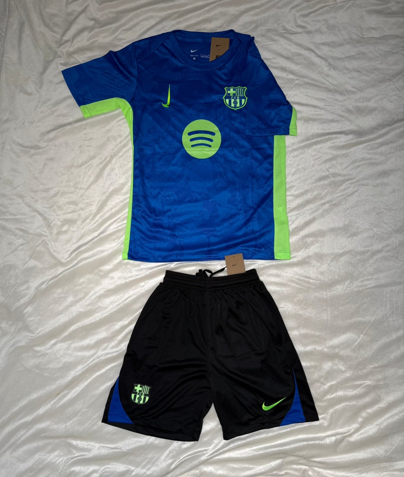 FC Barcelona Nike Voetbalset Heren Maat S – Nieuw met Label, Maat S, Ophalen of Verzenden, Nieuw, Shirt