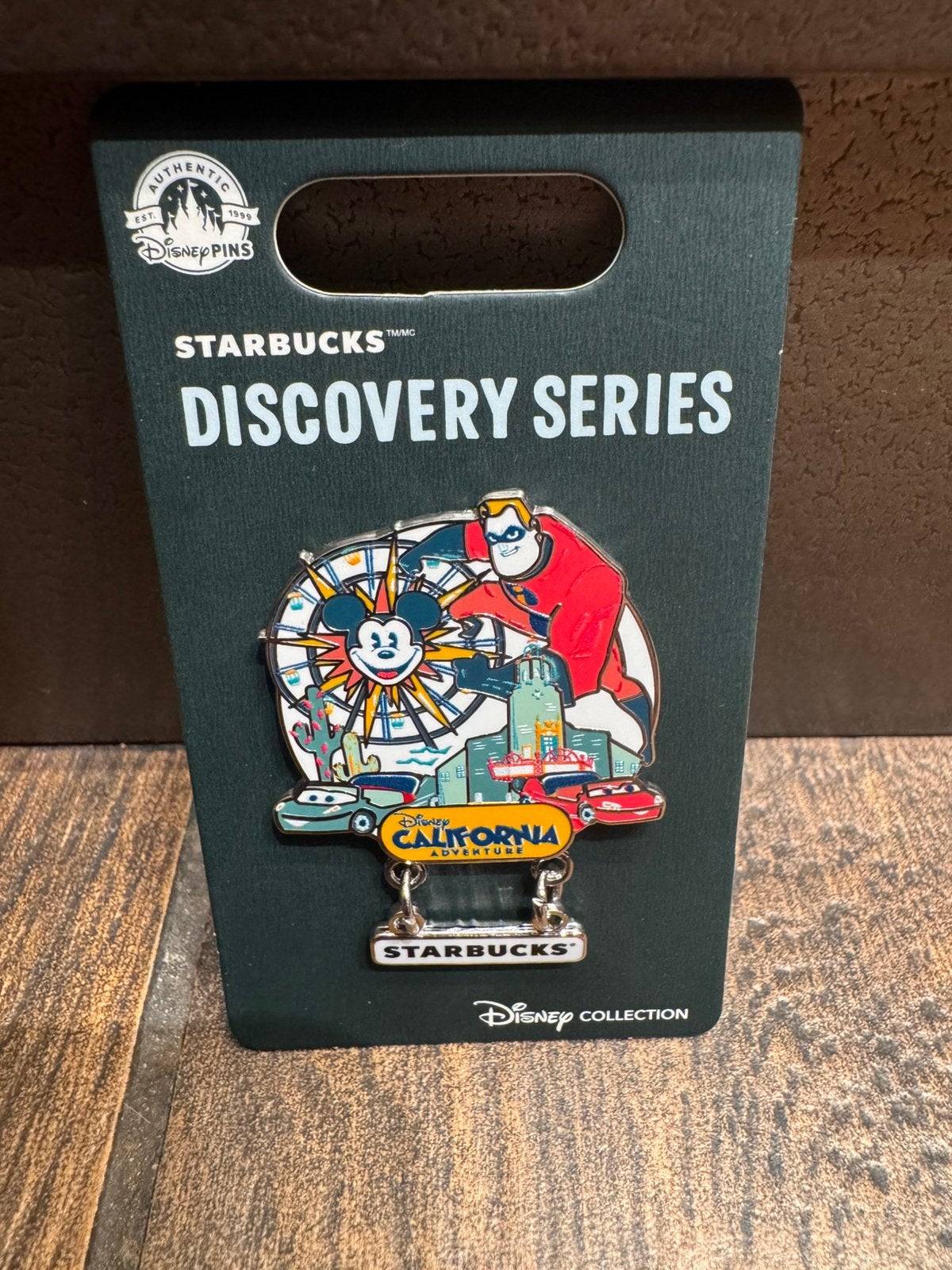 Starbucks x Disney California Adventure Discovery Series Pin, Ophalen of Verzenden, Overige figuren, Nieuw, Overige typen