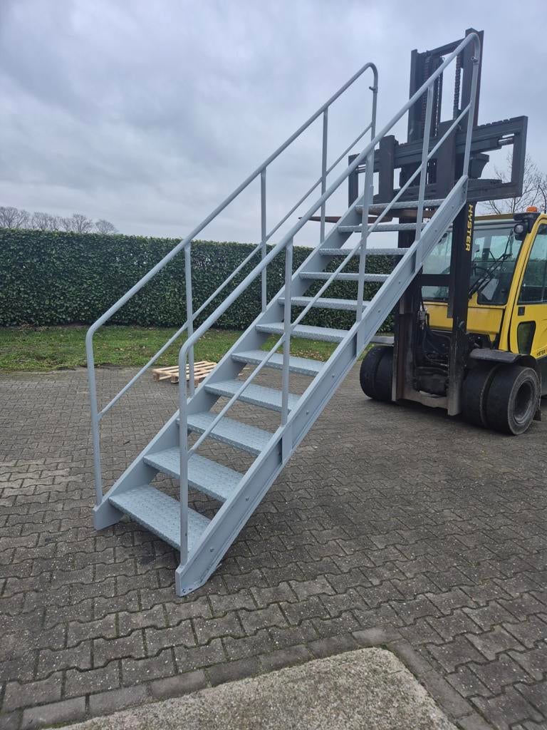 Nette Stalen Trap vloerhoogte 220 cm Trap Staal Metaal ijzer, Ophalen of Verzenden, Gebruikt, 170 cm of meer