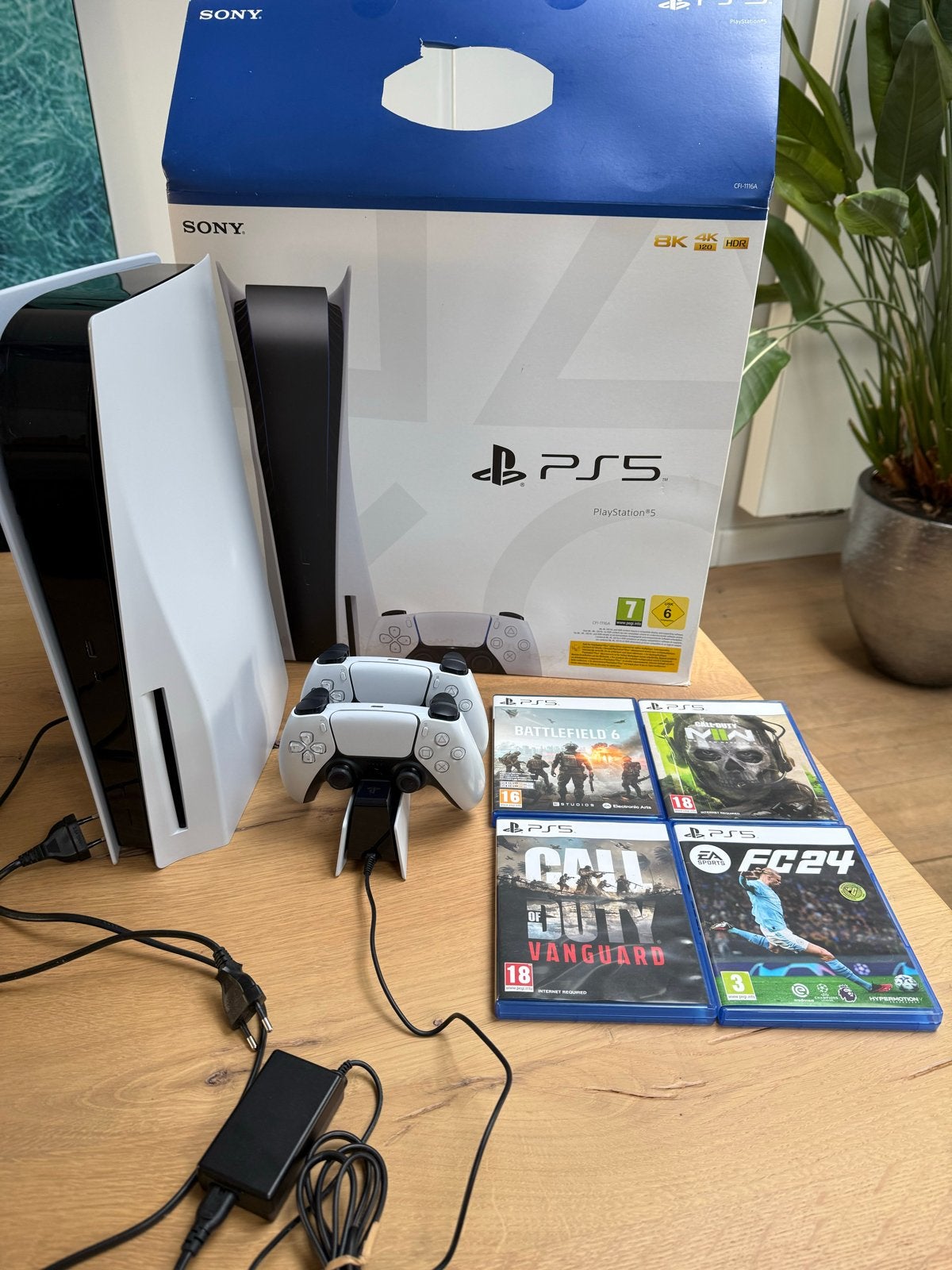 PS5 Disc Edition met 2 controllers, headset en 4 games, Ophalen, Gebruikt, Vanaf 18 jaar, Shooter