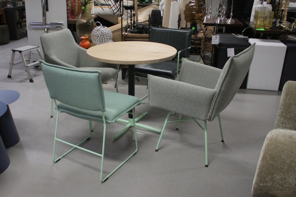 Hippe ronde eettafel + 4 eetkamerstoelen Jess Design, Ophalen, Zo goed als nieuw, Leer, Vier