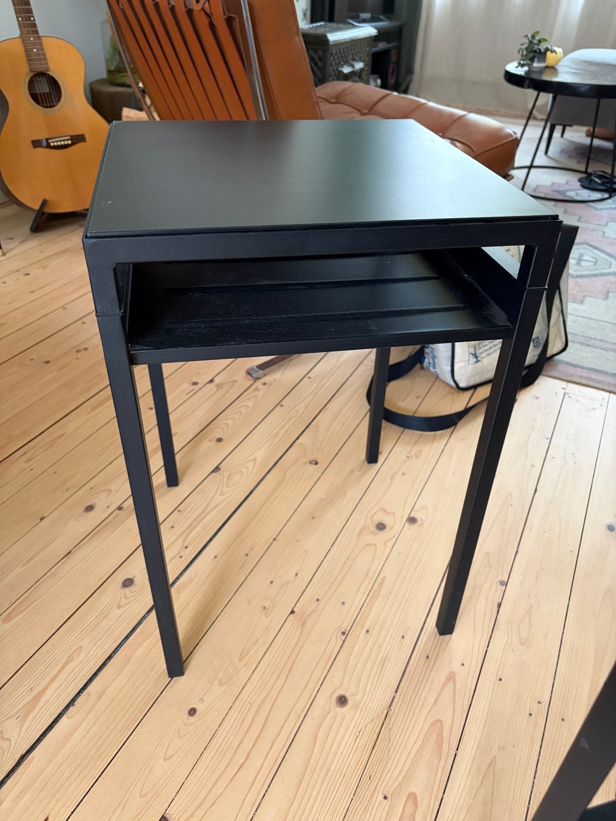 IKEA NYBODA bijzettafel met omkeerbaar blad en opbergplank, Huis en Inrichting, Ophalen, Minder dan 55 cm, Gebruikt, Metaal of Aluminium