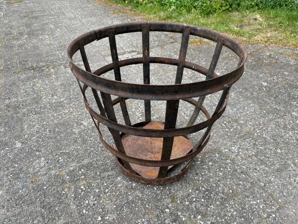 Ijzeren mand / korf voor haardhout, dekens, etc, Ophalen of Verzenden, Gebruikt