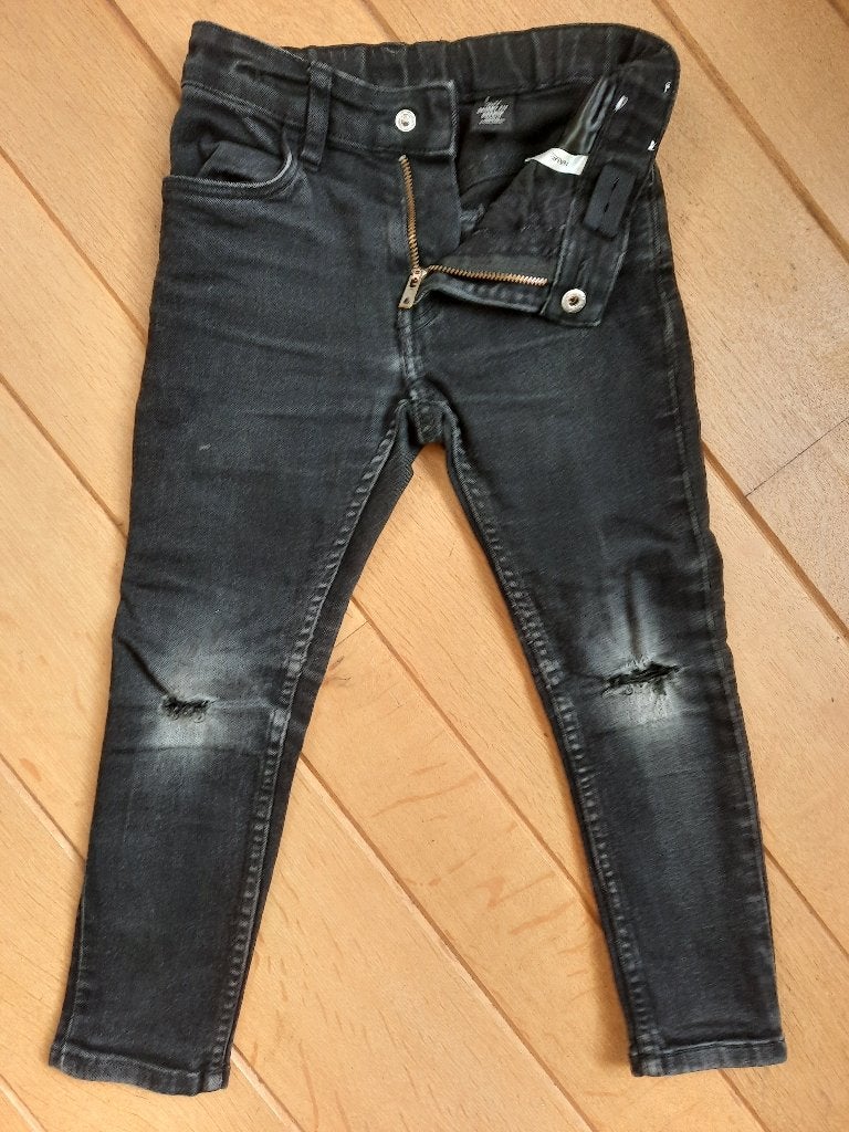 H&M spijkerbroek Skinny Fit zwart destroyed maat 104, Kinderen en Baby's, Kinderkleding | Maat 98, Ophalen of Verzenden, H&M, Meisje