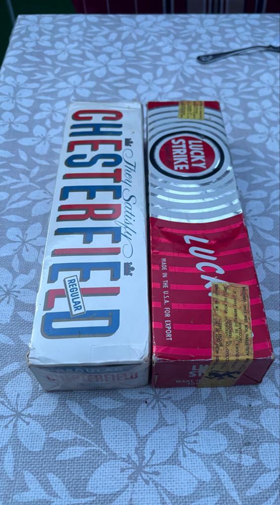 Vintage sloffen sigaretten, Chesterfield & Lucky Strike, Ophalen of Verzenden, Gebruikt, Tabaksdoos of Verpakking