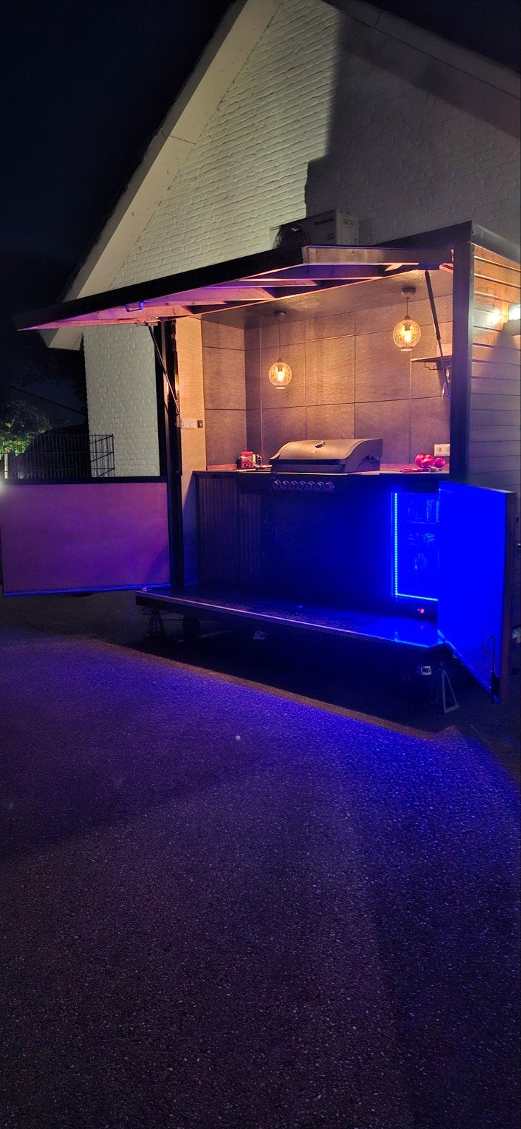 Foto 9 van unieke mobiele buitenkeuken - compleet met BBQ, koekast, ...