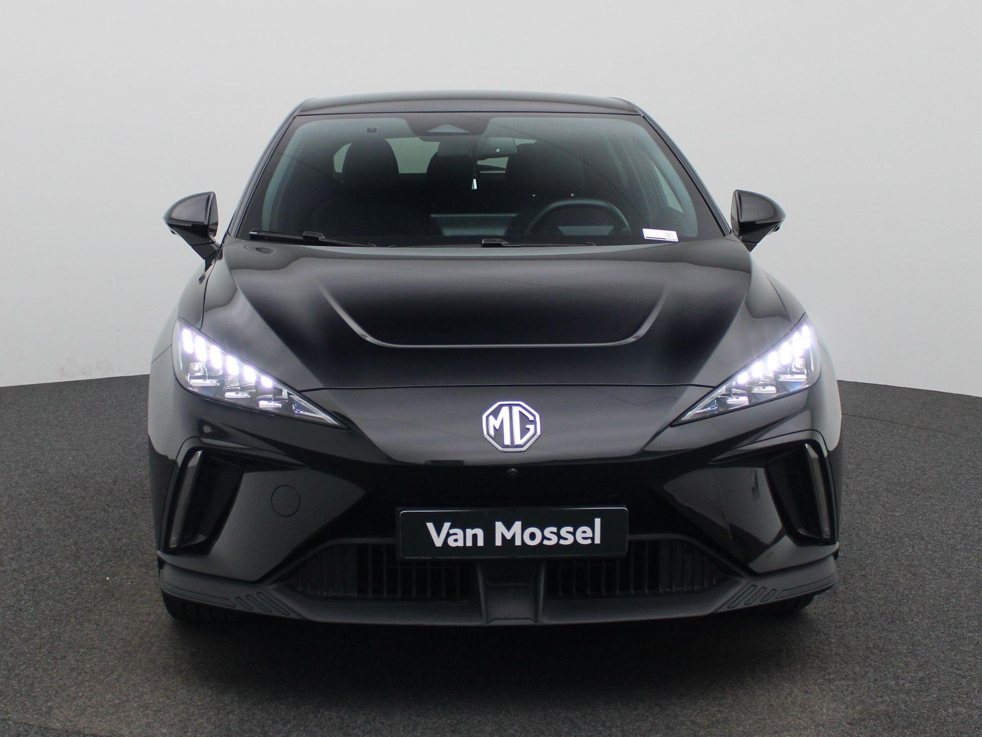 MG 4 64 kWh Luxury, Auto's, MG, Automaat, 12 maanden, Gebruikt, 1675 kg