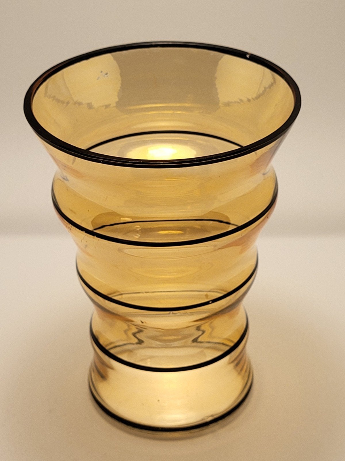 Vintage amberkleurige glazen vaas met zwarte bies jaren '60, Ophalen of Verzenden
