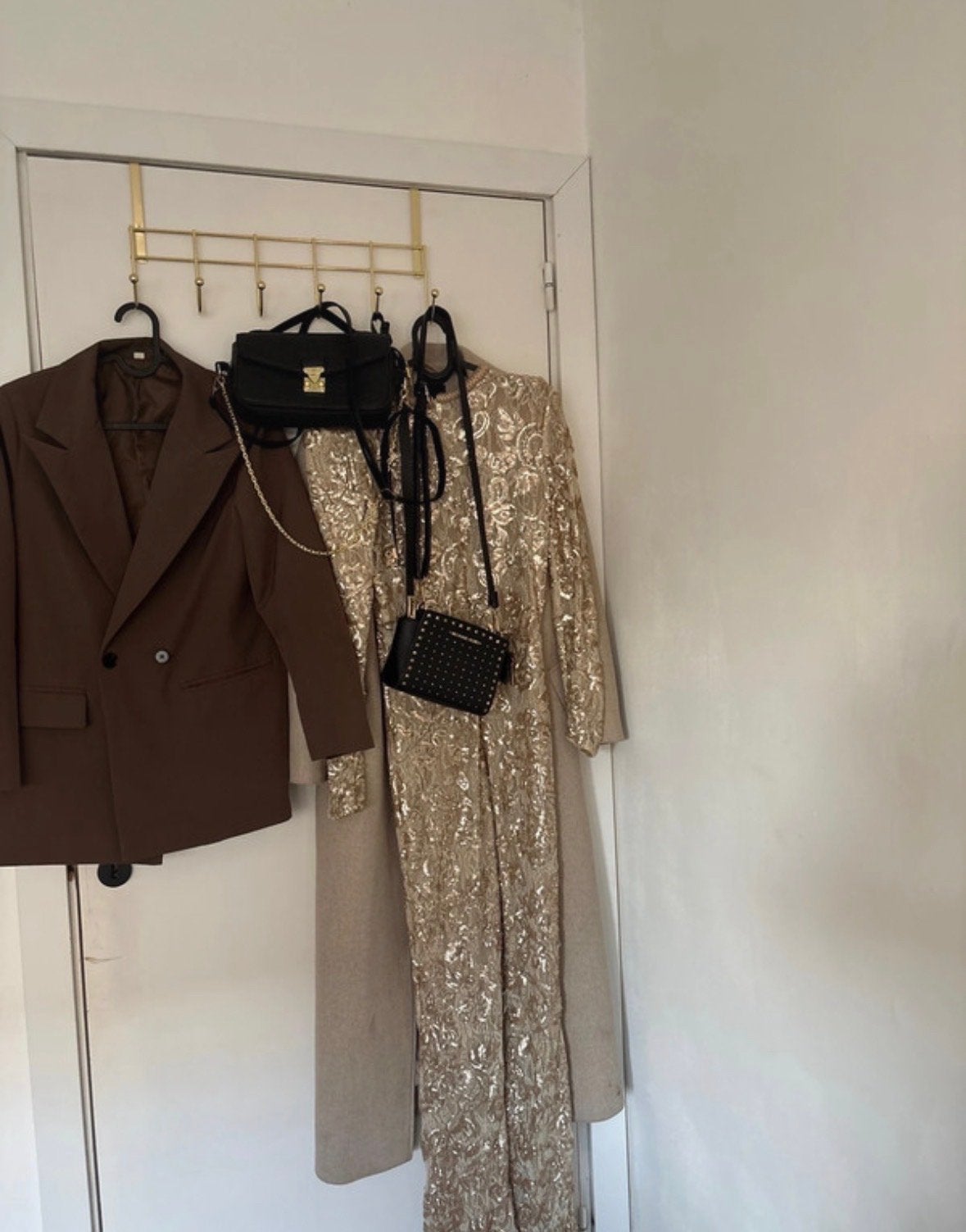 Unieke gouden jurk met pailletten en bruine blazer, Maat 38/40 (M), Ophalen of Verzenden, Zo goed als nieuw, Boven de knie