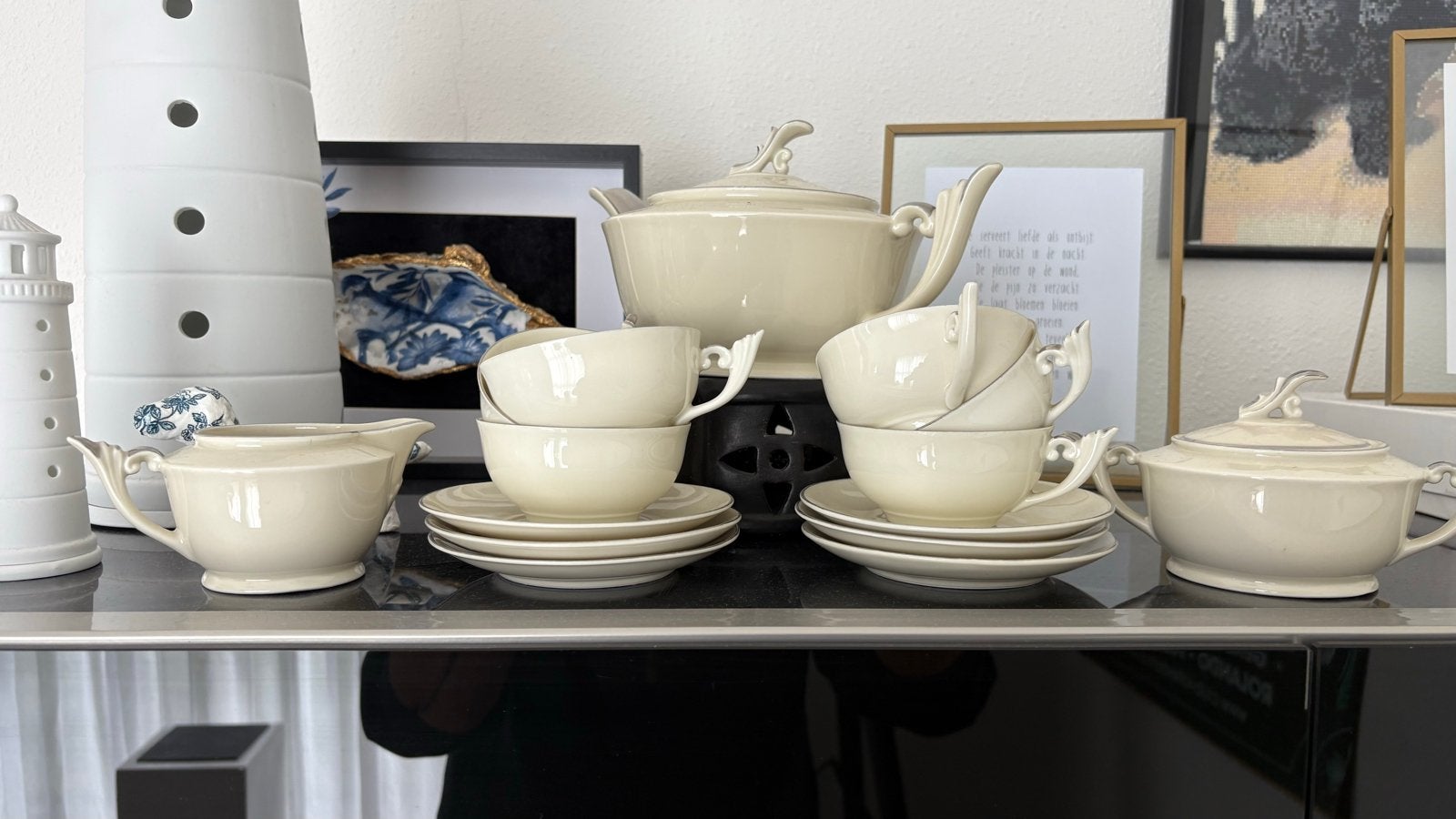 Prachtig Vintage Theeservies -crèmekleurig, Ophalen